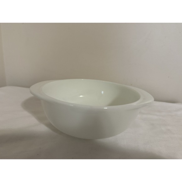VTG PYREX 1  1/2 QT.‎ Milk Glass #023 Casserole Bowl - Picture 1 of 3
